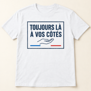 T-shirt blanc avec « TOUJOURS LÀ À VOS CÔTÉS » encadré, une main ouverte et un accent tricolore imprimés sur le devant.